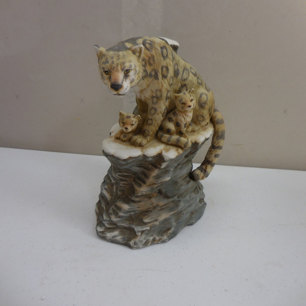 Ski Country 1979 Snow Leopard Wildlife Series Limited Edition Decanter with Box